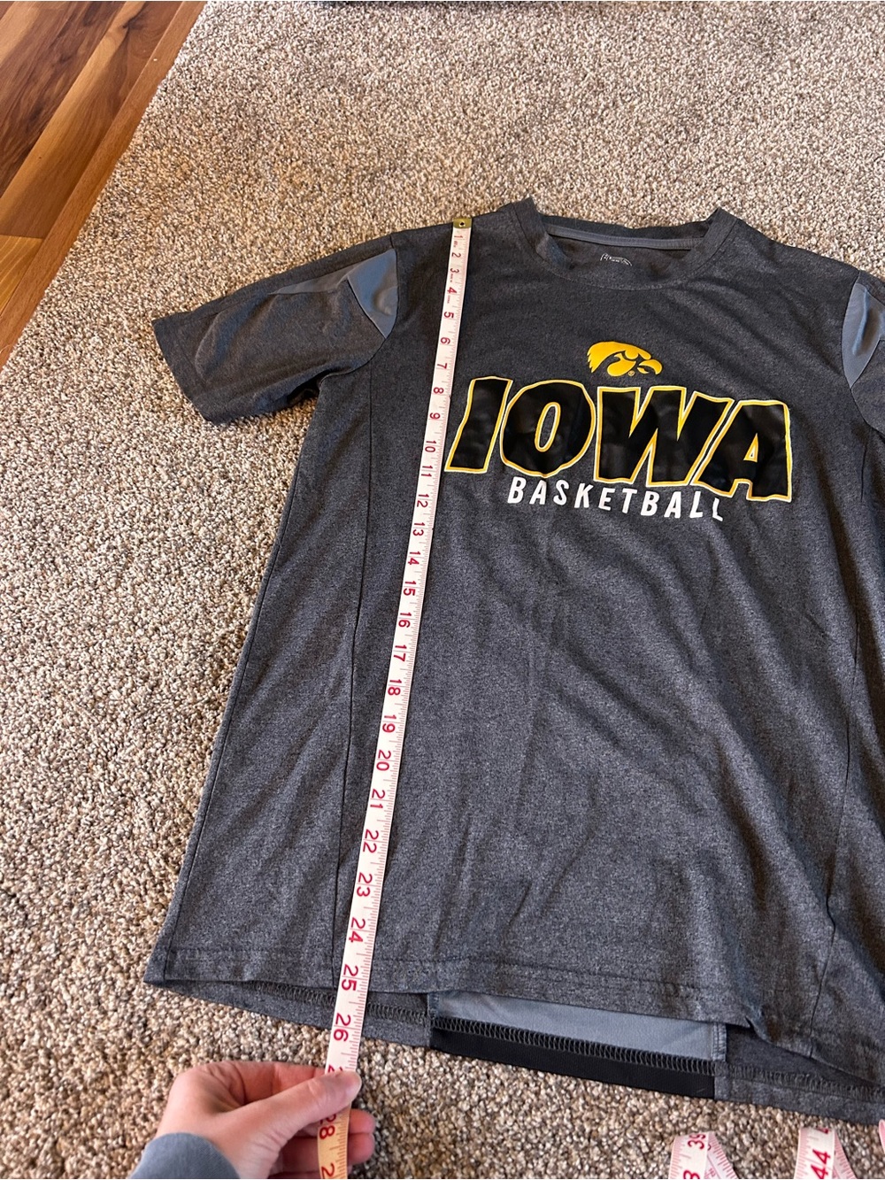 [Rivalry Threads] Iowa Hawkeyes Basketball Tee - Picture 3 of 6